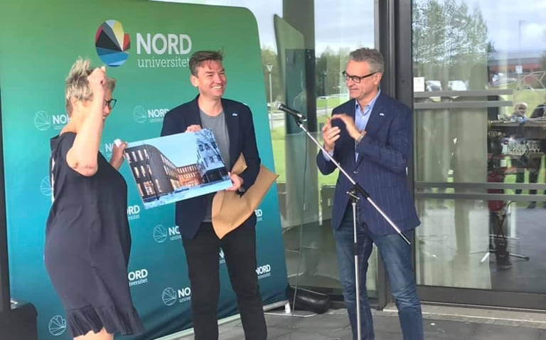 Blått bygg ved Nord Universitet: Regjeringen legger 110 millioner på bordet for å sikre oppstart