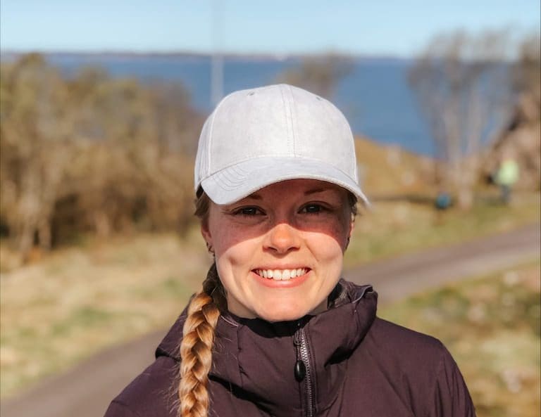 Maren (24) starter opp ved Alltechs kontor i Bergen