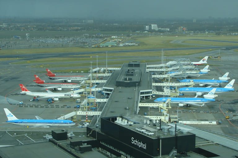 100 flyavganger innstilt etter andre streik på en uke ved Schiphol
