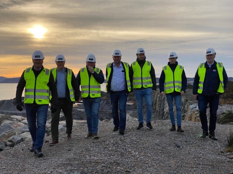 Viking Aqua engasjerer Overhalla Betongbygg for å bygge landbasert anlegg i Gulen