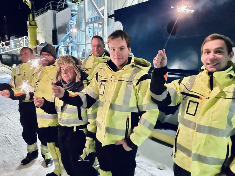 Nyttårsaften feirer halve mannskapet på &laquo;Aqua Lady&raquo; 15 år om bord
