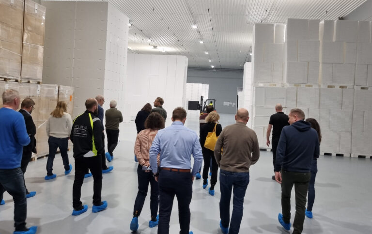 Jackon åpnet ny fiskekassefabrikk i Alta