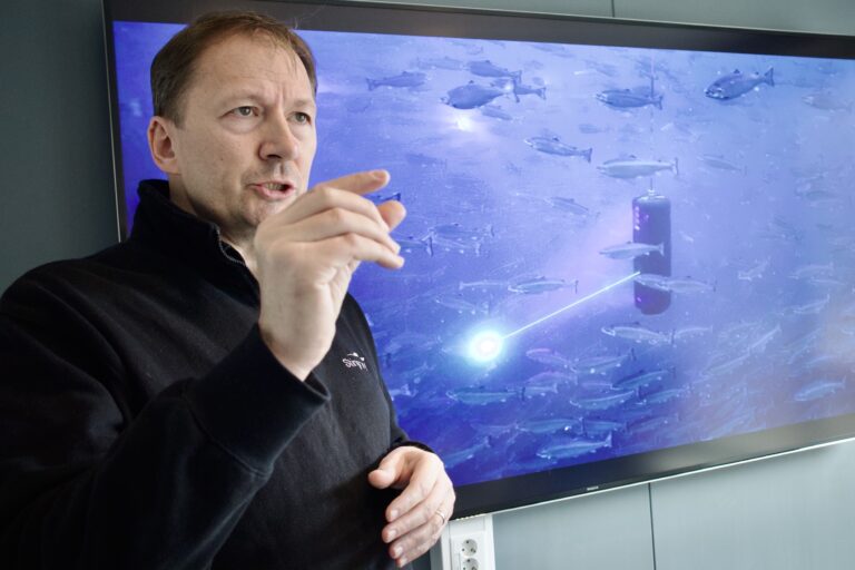 – Vi har skutt 6,3 milliarder lakselus med laser, målet er 100 milliarder om tre år