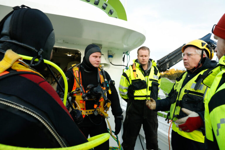 Industri Energi berømmer AQS for å tilby dykkerne nye stillinger, men mener de ikke kan skylde på nytt regelverk