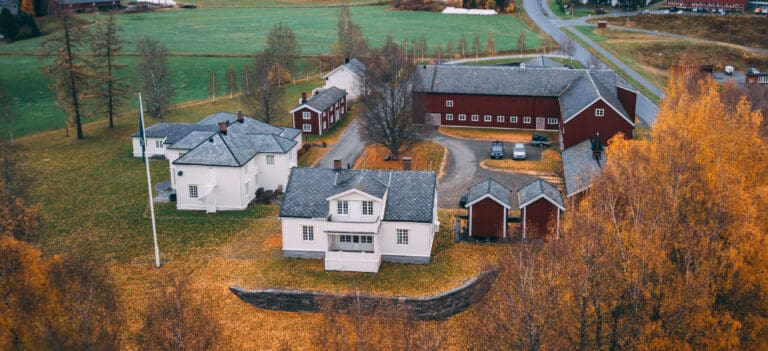 Regjeringen bladde opp to tredjedeler av det ventede beløpet fra lakseskatten på oppkjøp av skogseiendom i Trøndelag
