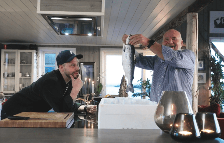 Her prøvesmakes den første laksen fra Andfjord Salmon