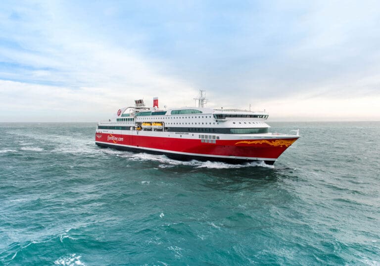 Fjord Line tar ut to Danmark-ferger av drift i fire måneder
