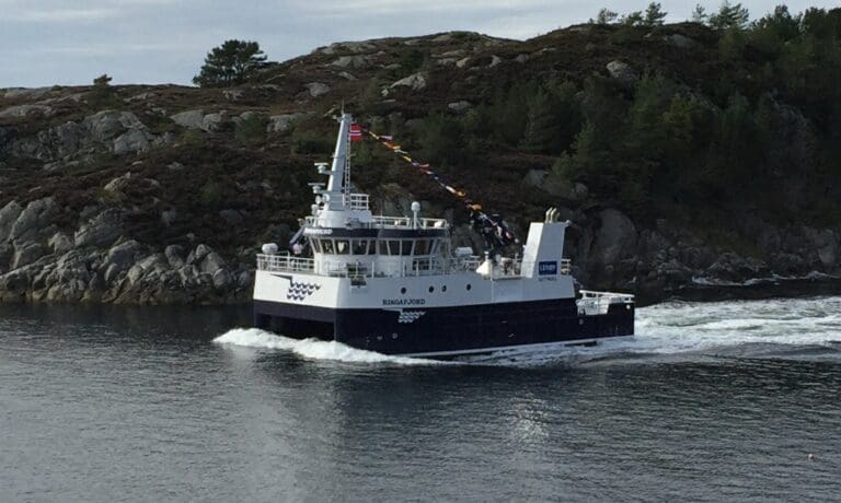 En person flydd til sykehus etter fallulykke om bord på servicebåt