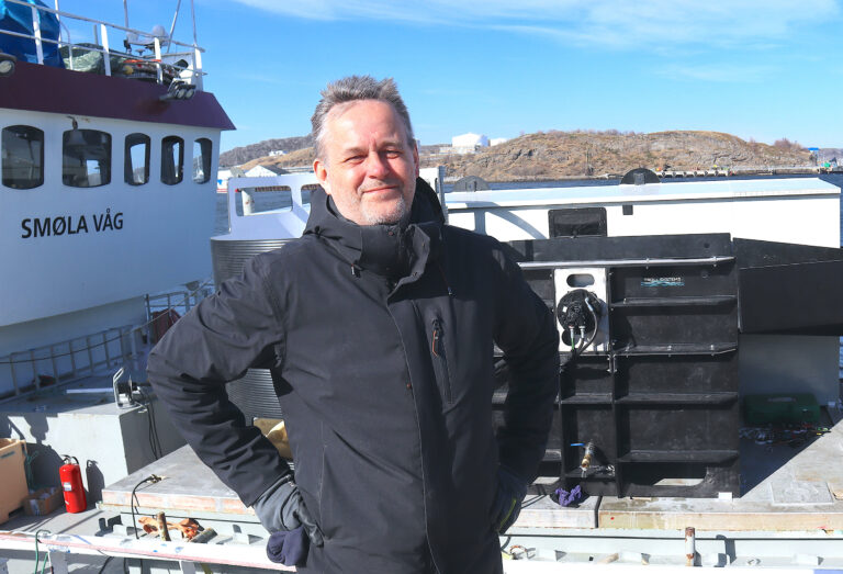 Den første mobile sorteringsstasjonen for stamfisk i plast er montert på «Smøla Våg»