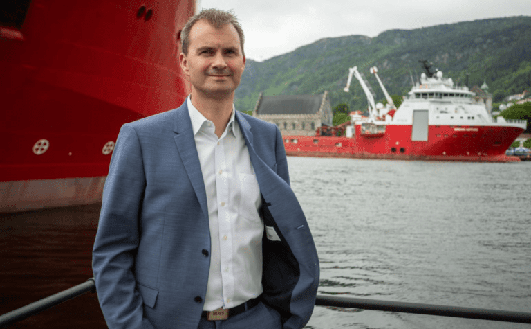 Hopland går fra Sekkingstad til Viking Aqua