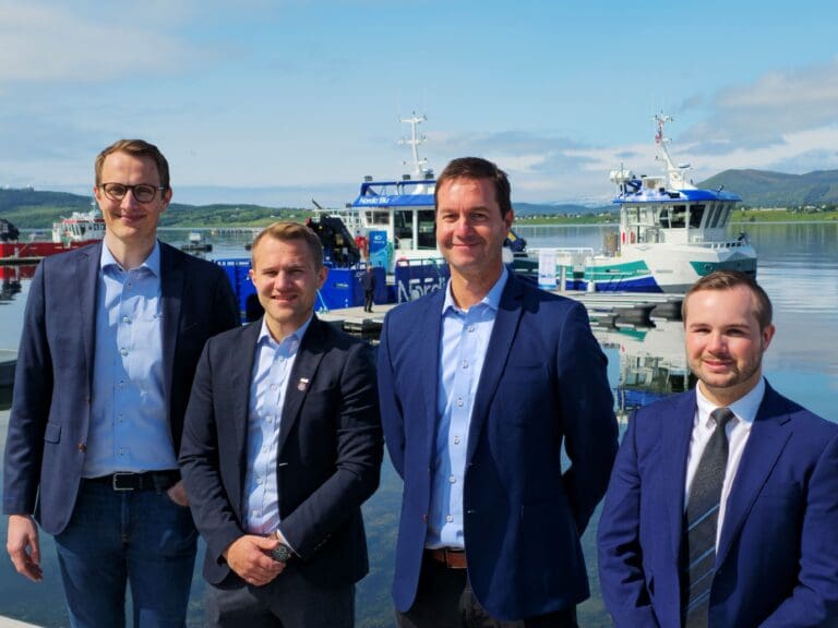 Tredje generasjon oppdrettere døpte to nye el-båter på Fauske