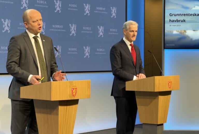 Ifjor ble det laksekrakk. Nå nekter regjeringen de ansatte å handle aksjer