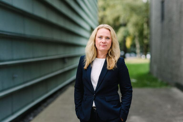 Anikken Hauglie ber Støre om å avklare om det er Vedum eller Vestre som har rett