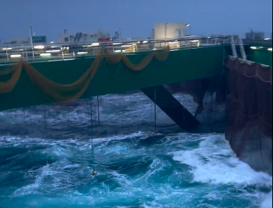 Her herjer uværet med Havfarmen