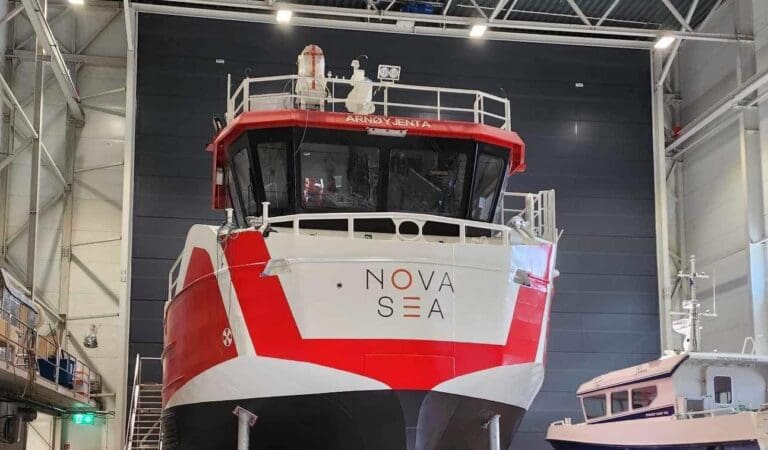 Folla Maritime Service med nybygg nummer 100 – arbeidsfartøyet skal til Nova Sea