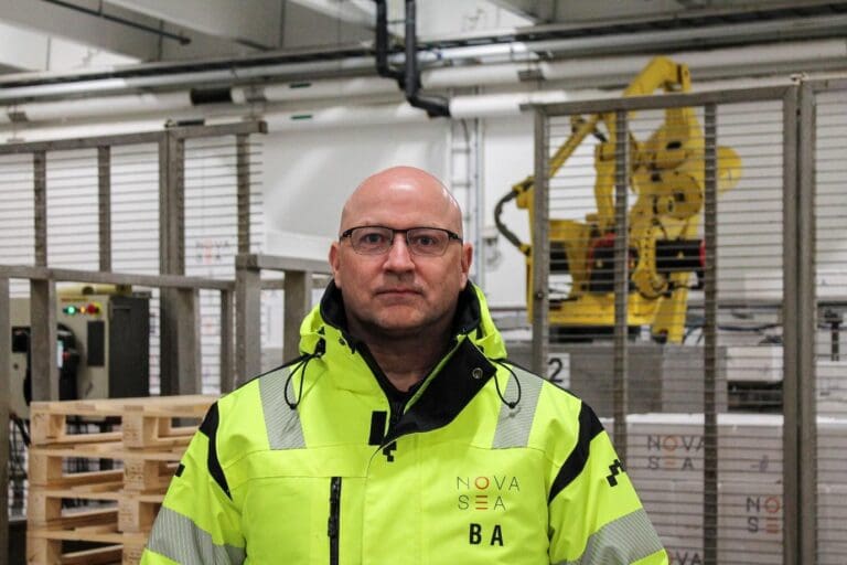 Satser på roboter til pakking av laks