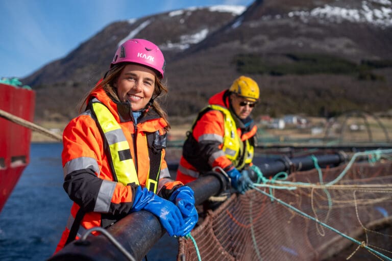 Julie (26) forsker på hvordan fiskehelsen kan ivaretas i nye oppdrettsløsninger