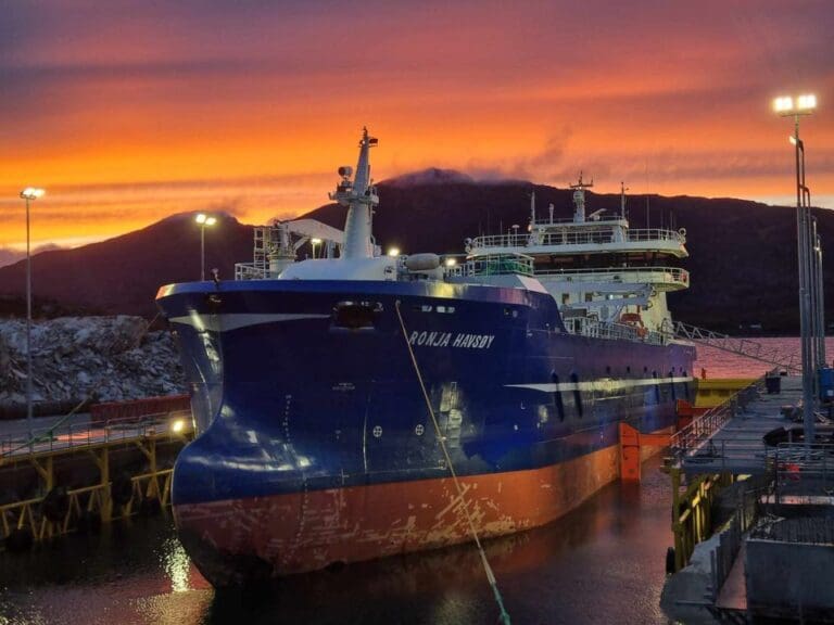 Sølvtrans-båt grunnstøtte utenfor Glomfjord
