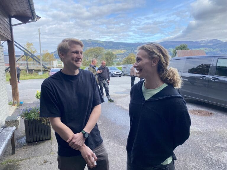 – Du kan gjøre 15 ting på settefiskanlegget i løpet av en dag, mens man på sjøen gjør to