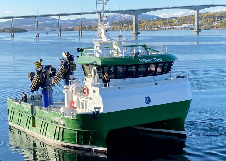 Avviser batteribrann i hybrid servicefartøy
