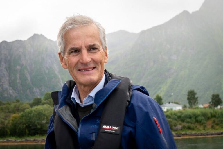 Støre varsler utdeling av oppdrettskonsesjoner til havs i 2027