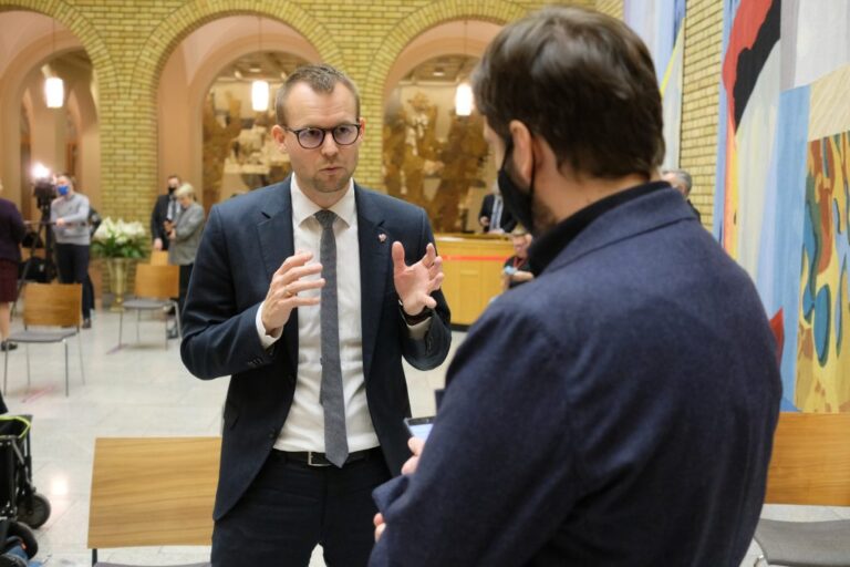 Regjeringen får KrF-refs: – Nok en hjørnesteinsbedrift må kaste inn årene