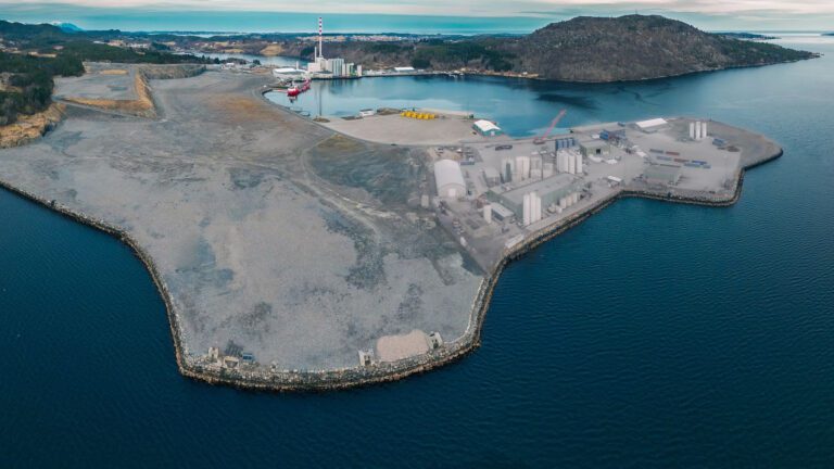 Bygger ny proteinfabrikk for fiskefôr på Averøy
