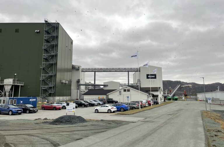 Mowi og Skretting inngår nytt strategisk partnerskap på fôr