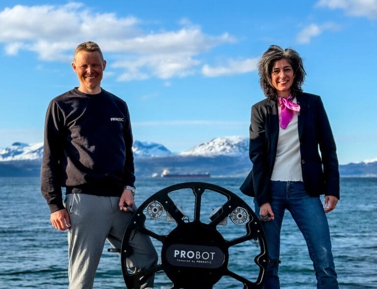 ScaleAQ satser på autonome vaskedroner – og kjøper Narvik-selskapet Probotic