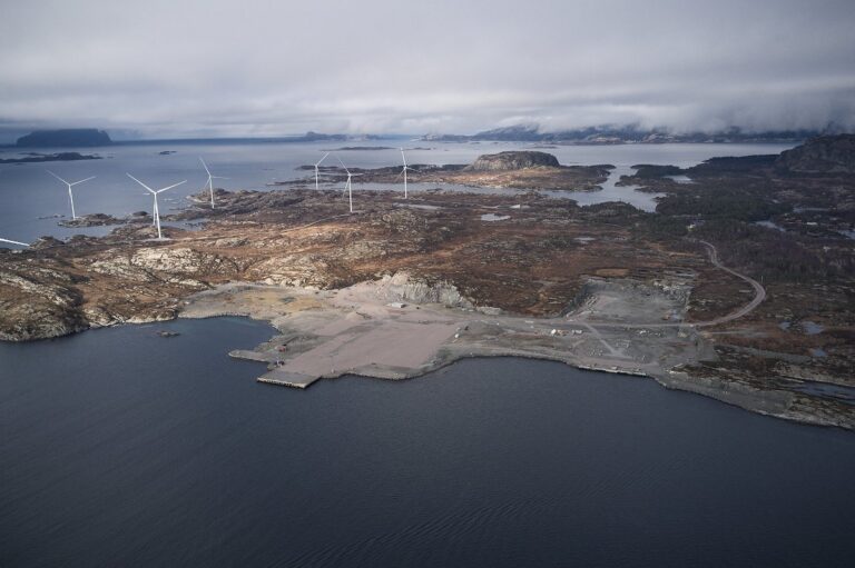 Får lov til å dumpe 300.000 kubikkmeter stein i sjøen: – Det er et makstall