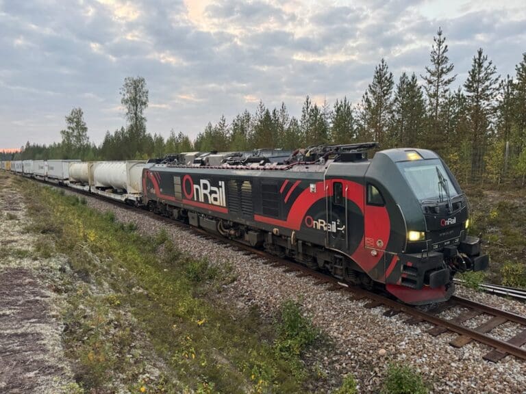Laksetoget sto fast i Nord-Sverige, men fant en kreativ utvei
