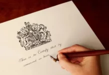 Kong Charles kaster ut Mowi fra The Royal Warrant