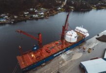 – Dette er de to største (og kanskje de kuleste) pakkene vi sender