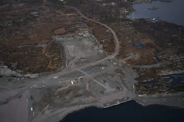 – Nå er vi fysisk i gang på Lutelandet