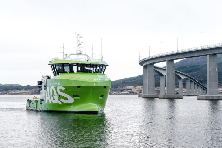 Nybygg overlevert til AQS Rederi fra Salthammer Båtbyggeri